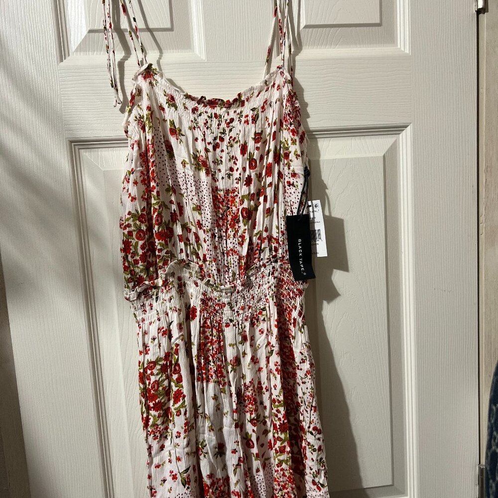 Black Tape Wild Floral Smocked Romper XL NWT